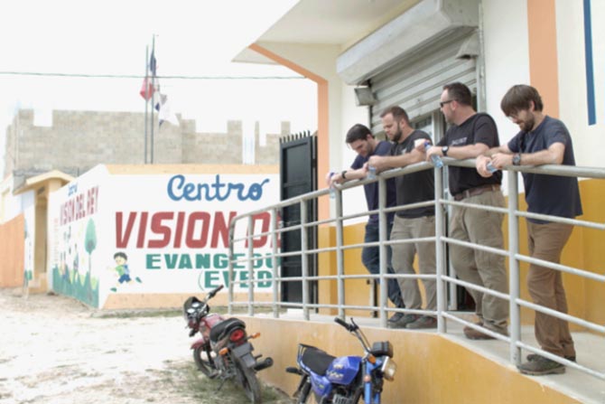 The 1040.com group overlooking a street in the Dominican Republic