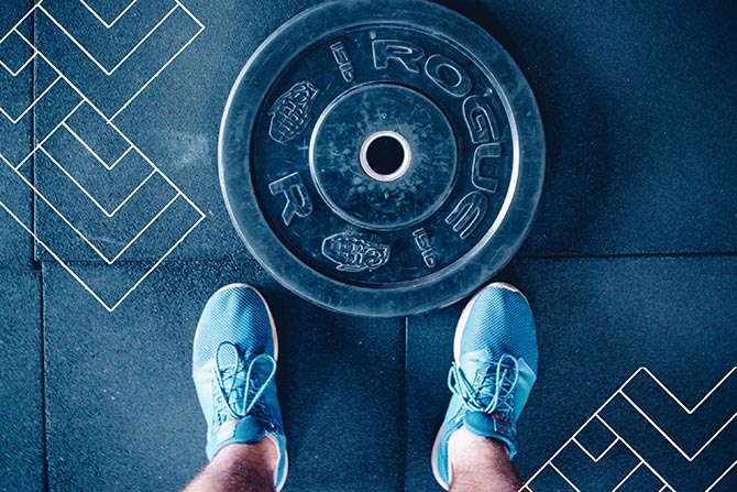 A functional fitness athlete prepping the weights for a workout